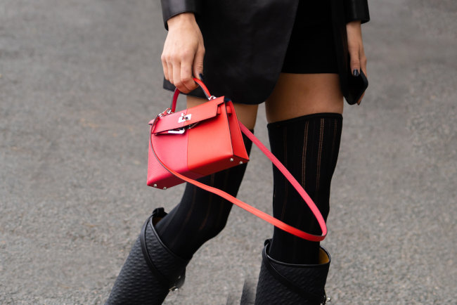 woman-with-mini-kelly-bag