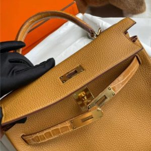 Hermès Kelly Touch 28 Caramel  28 Alligator Matt, Togo 2022 U