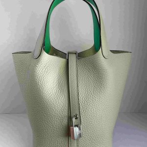 Hermès Picotin  18 Gris Neve 0W, Vert Comics 0Z Clemence 2024 W