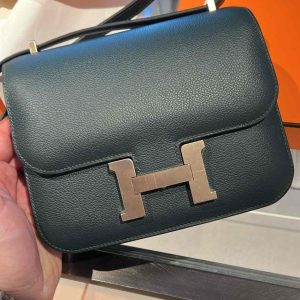 Hermès Constance Verso 18 Sauge Q1, Vert Titien 1T Evercolor W